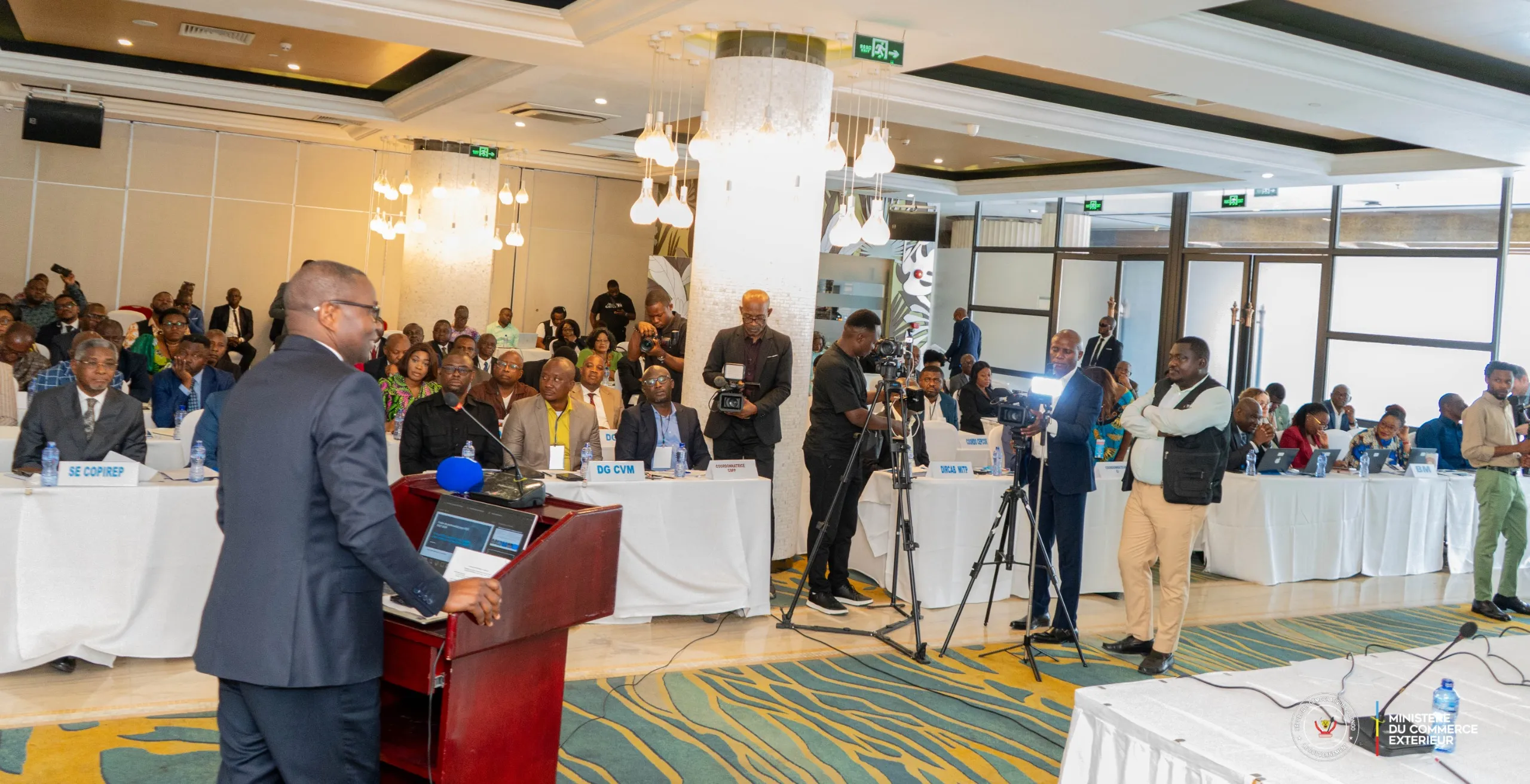 COOPÉRATION RDC-BANQUE MONDIALE :  ATELIER DE DIALOGUE AVEC LES SECTEURS DES TRANSPORTS  ET DU COMMERCE EXTÉRIEUR  DANS LE CADRE DE PRÉPARATION DU CADRE DE PARTENARIAT PAYS DE LA BANQUE MONDIALE POUR LA PÉRIODE 2027- 2036